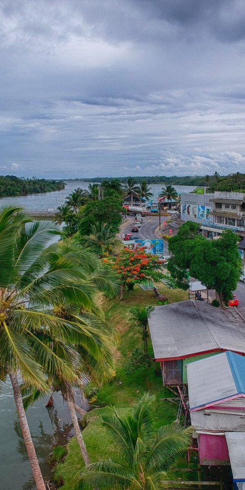 Scenic road near Sigatoka, FJ