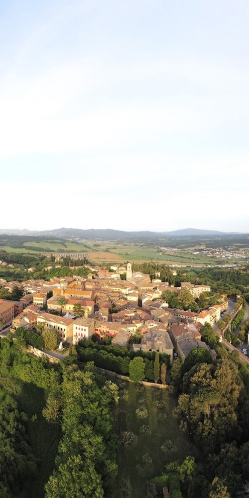 Scenic road near Chiusi, IT