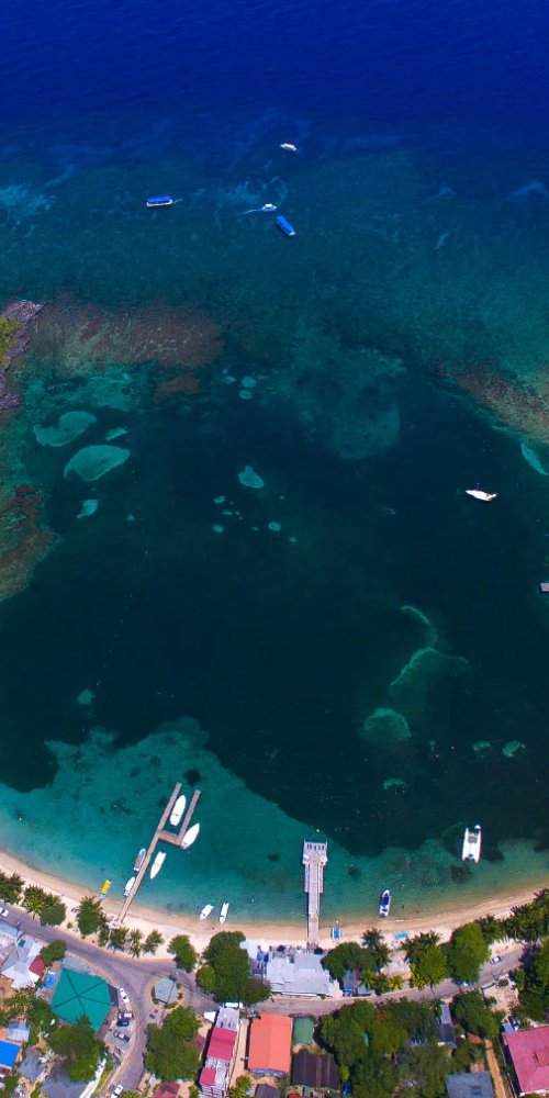 Scenic stop on Roatán road trip