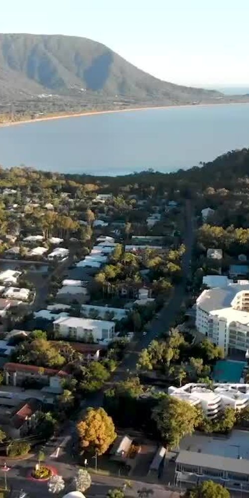 Scenic view along Cairns route